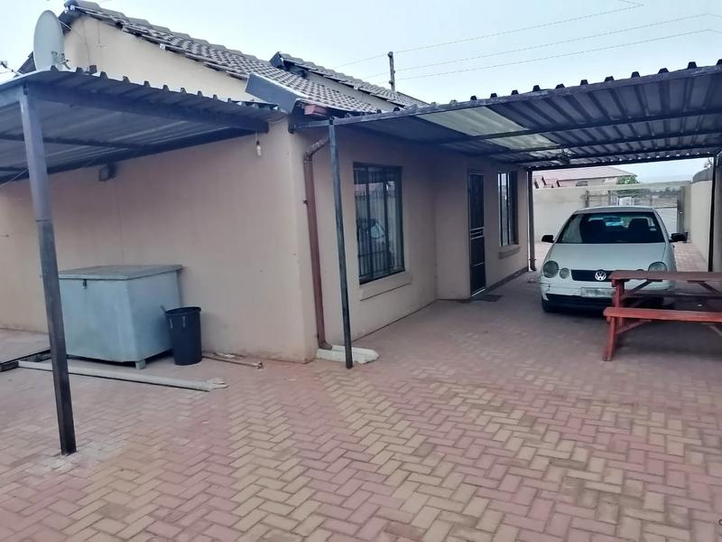 2 Bedroom Property for Sale in Protea Glen Gauteng