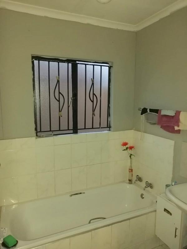 2 Bedroom Property for Sale in Protea Glen Gauteng