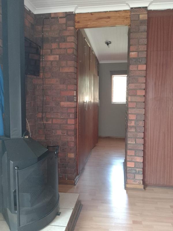 4 Bedroom Property for Sale in Petersfield Gauteng