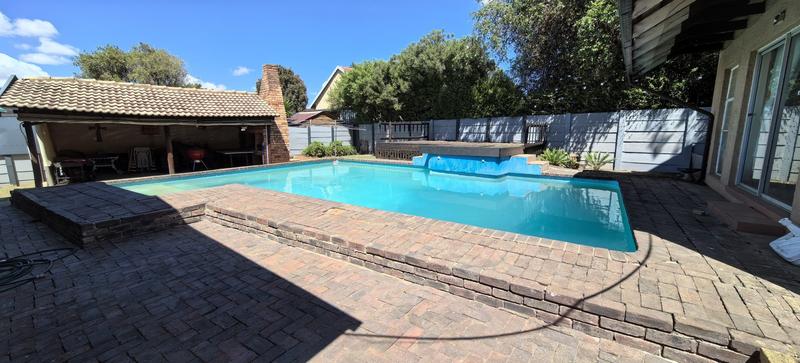 4 Bedroom Property for Sale in Witpoortjie Gauteng