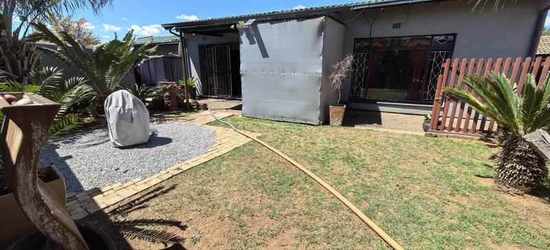 4 Bedroom Property for Sale in Witpoortjie Gauteng