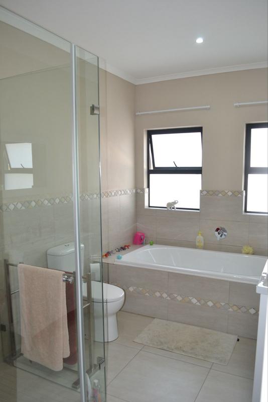 3 Bedroom Property for Sale in Copperleaf Estate Gauteng