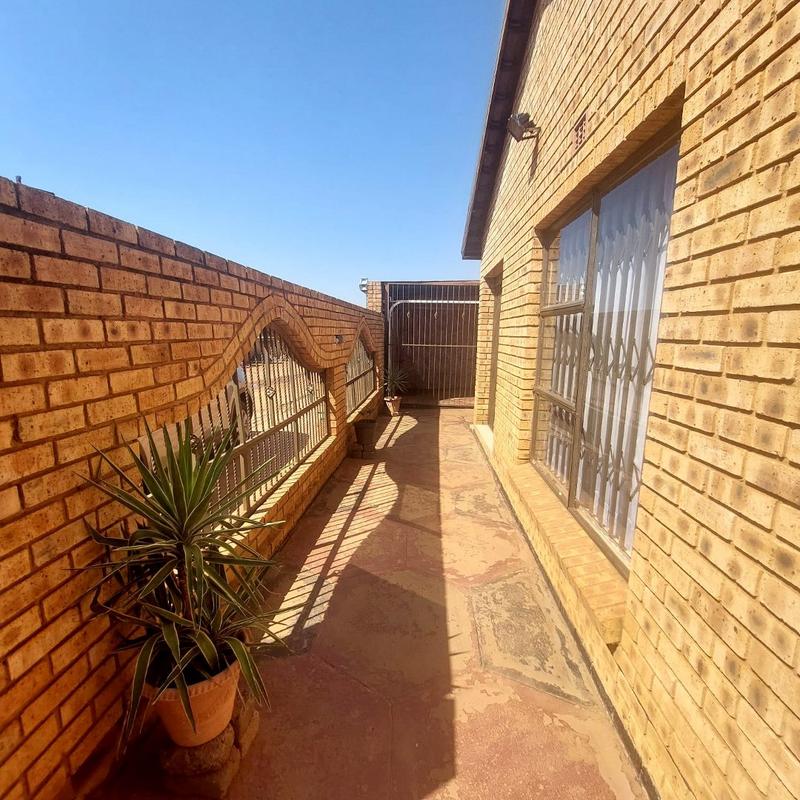 3 Bedroom Property for Sale in Palm Springs Gauteng