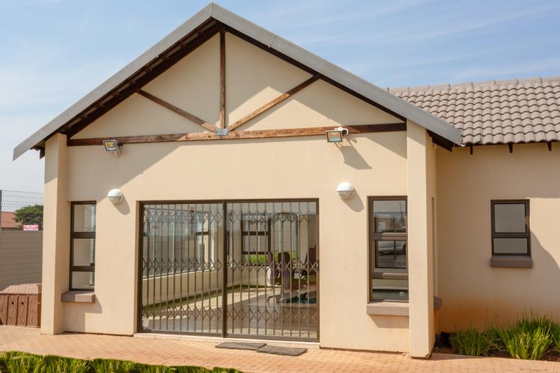 To Let 2 Bedroom Property for Rent in Ruimsig Gauteng