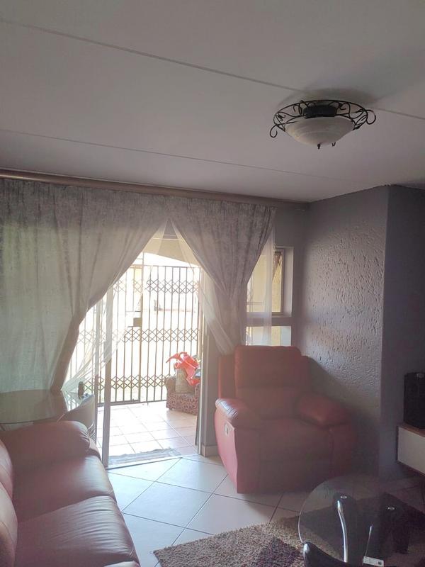 2 Bedroom Property for Sale in Meredale Gauteng