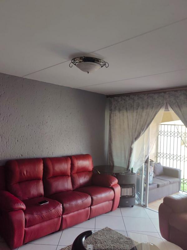 2 Bedroom Property for Sale in Meredale Gauteng