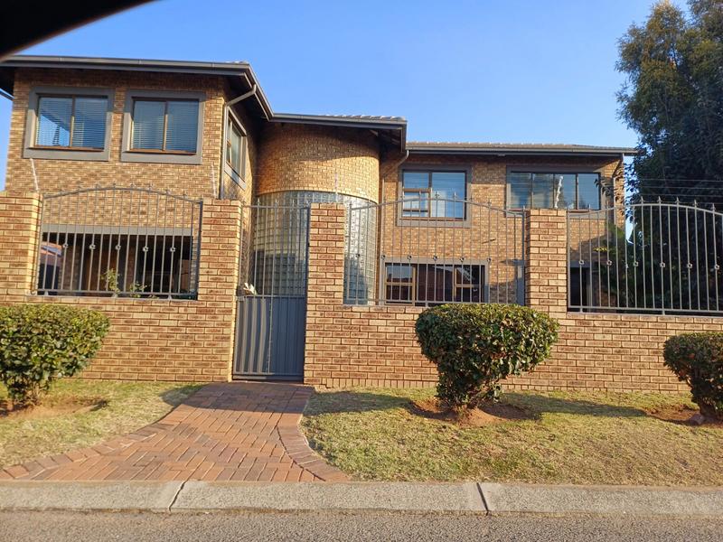 3 Bedroom Property for Sale in Mondeor Gauteng