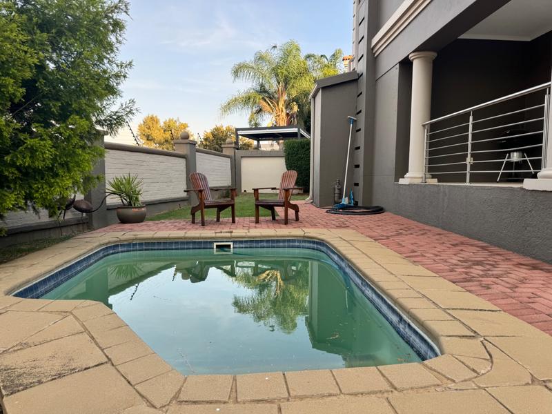 To Let 4 Bedroom Property for Rent in Ruimsig Gauteng