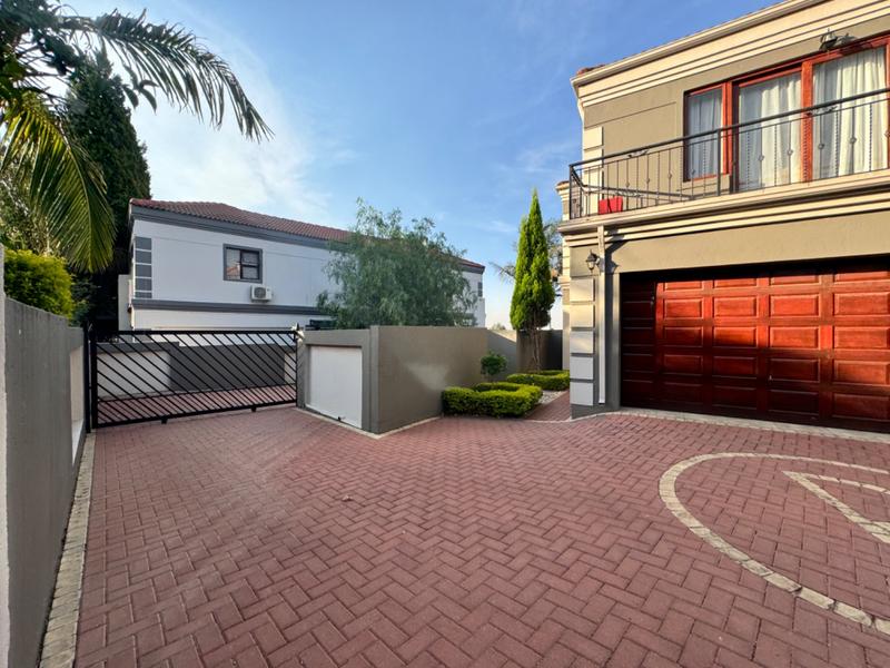 To Let 4 Bedroom Property for Rent in Ruimsig Gauteng