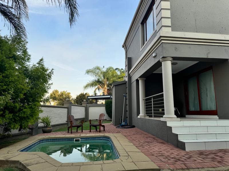 To Let 4 Bedroom Property for Rent in Ruimsig Gauteng