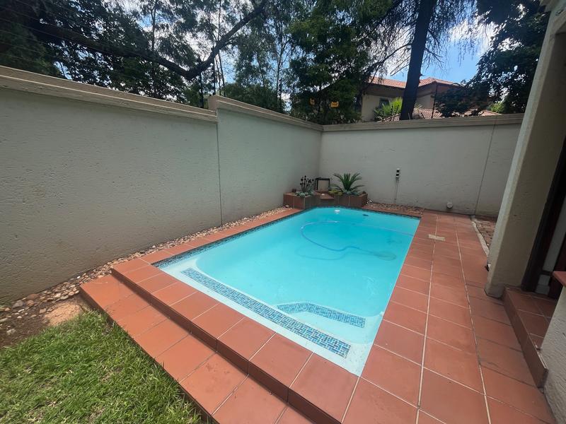 To Let 4 Bedroom Property for Rent in Nieuw Muckleneuk Gauteng