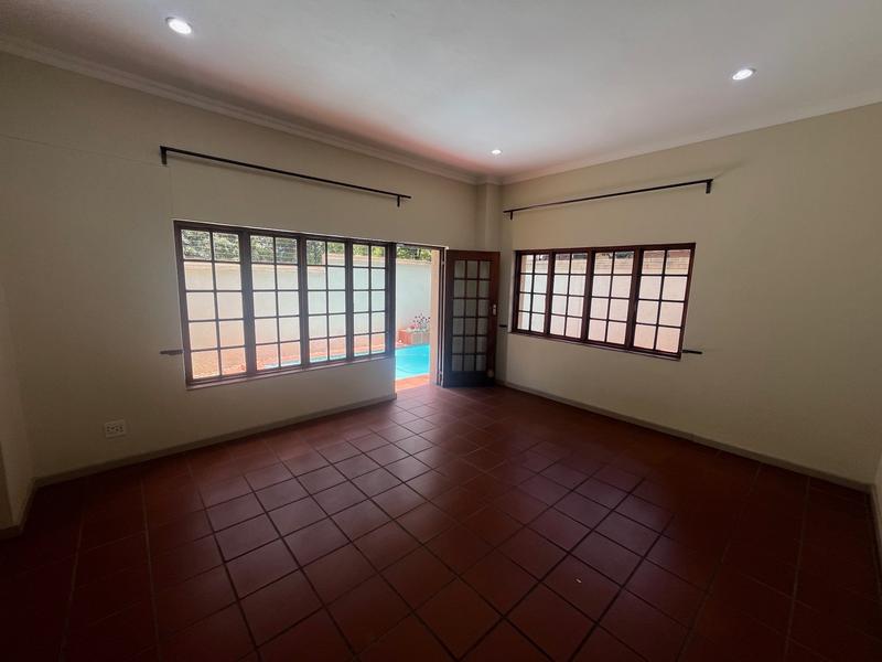 To Let 4 Bedroom Property for Rent in Nieuw Muckleneuk Gauteng