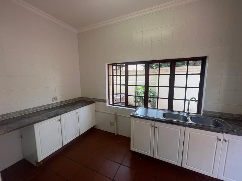 To Let 4 Bedroom Property for Rent in Nieuw Muckleneuk Gauteng