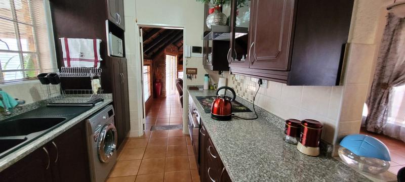 5 Bedroom Property for Sale in Brackendowns Gauteng