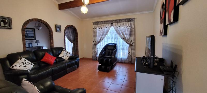 5 Bedroom Property for Sale in Brackendowns Gauteng