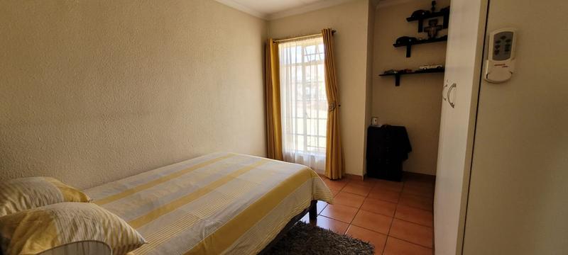 5 Bedroom Property for Sale in Brackendowns Gauteng