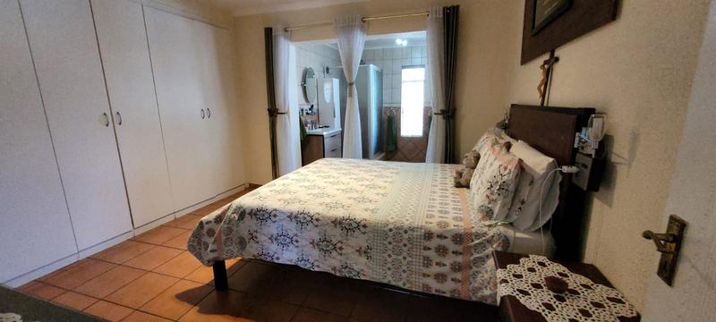 5 Bedroom Property for Sale in Brackendowns Gauteng