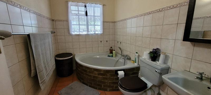 5 Bedroom Property for Sale in Brackendowns Gauteng