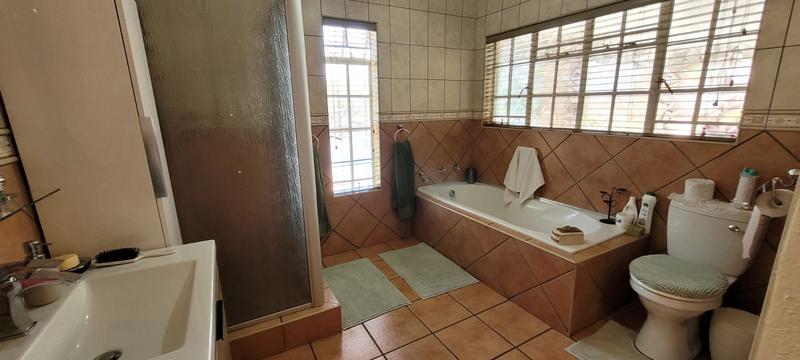 5 Bedroom Property for Sale in Brackendowns Gauteng