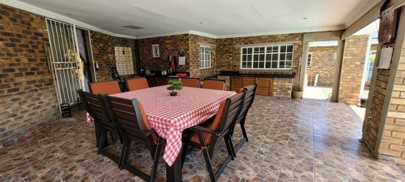 5 Bedroom Property for Sale in Brackendowns Gauteng