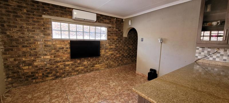 5 Bedroom Property for Sale in Brackendowns Gauteng