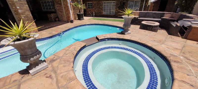 5 Bedroom Property for Sale in Brackendowns Gauteng