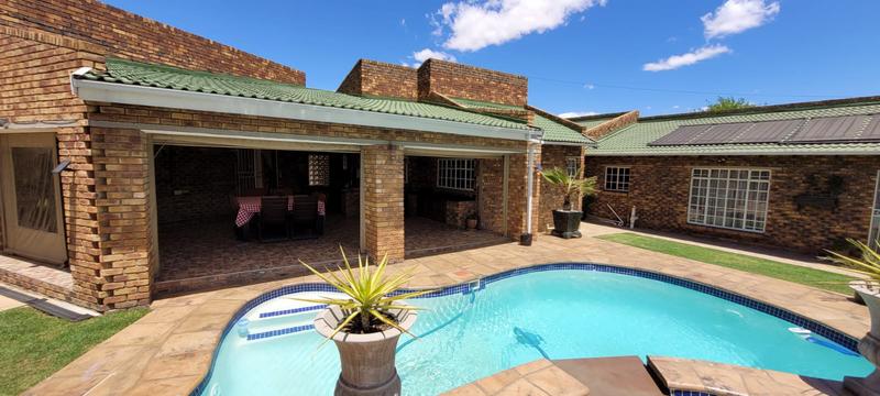 5 Bedroom Property for Sale in Brackendowns Gauteng