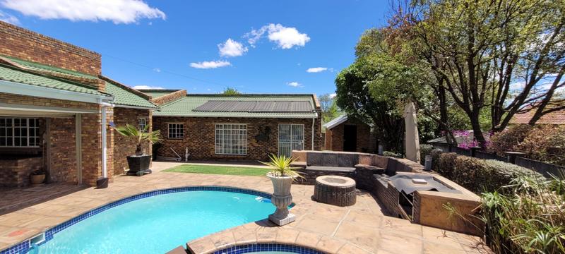 5 Bedroom Property for Sale in Brackendowns Gauteng