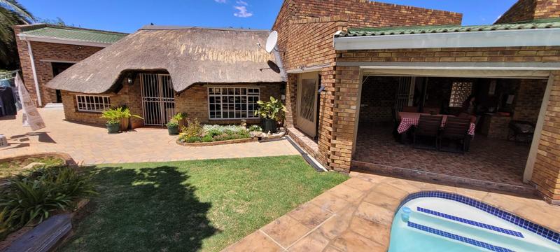 5 Bedroom Property for Sale in Brackendowns Gauteng