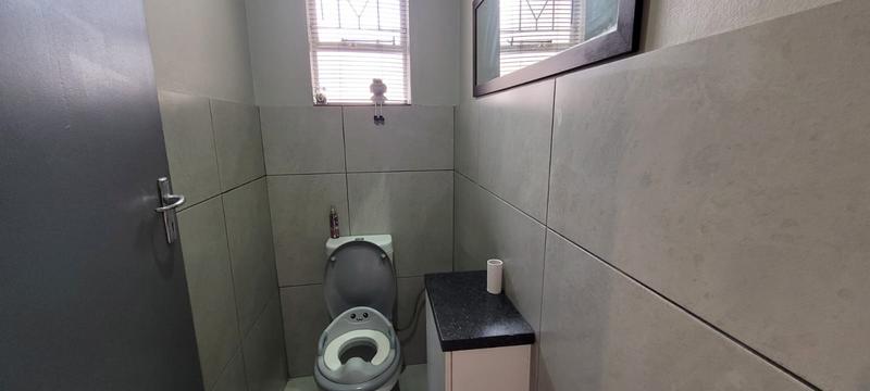 2 Bedroom Property for Sale in Brackenhurst Gauteng