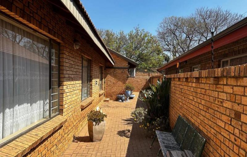 3 Bedroom Property for Sale in New Redruth Gauteng