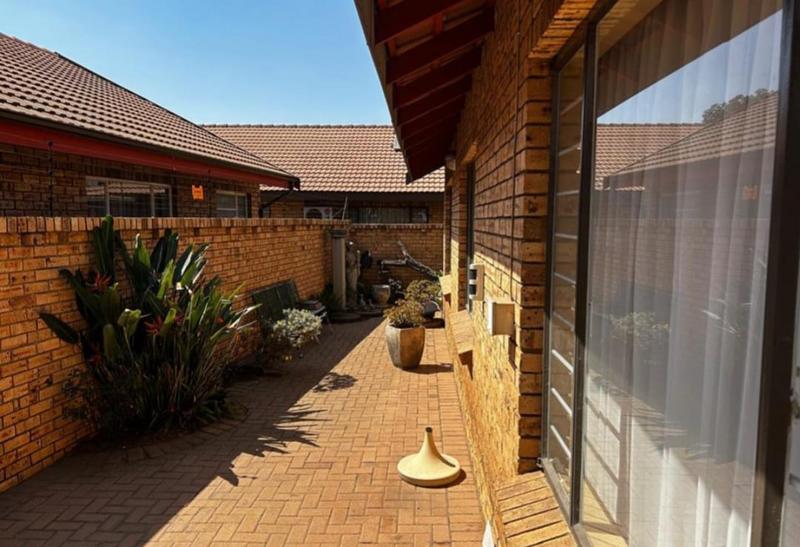 3 Bedroom Property for Sale in New Redruth Gauteng