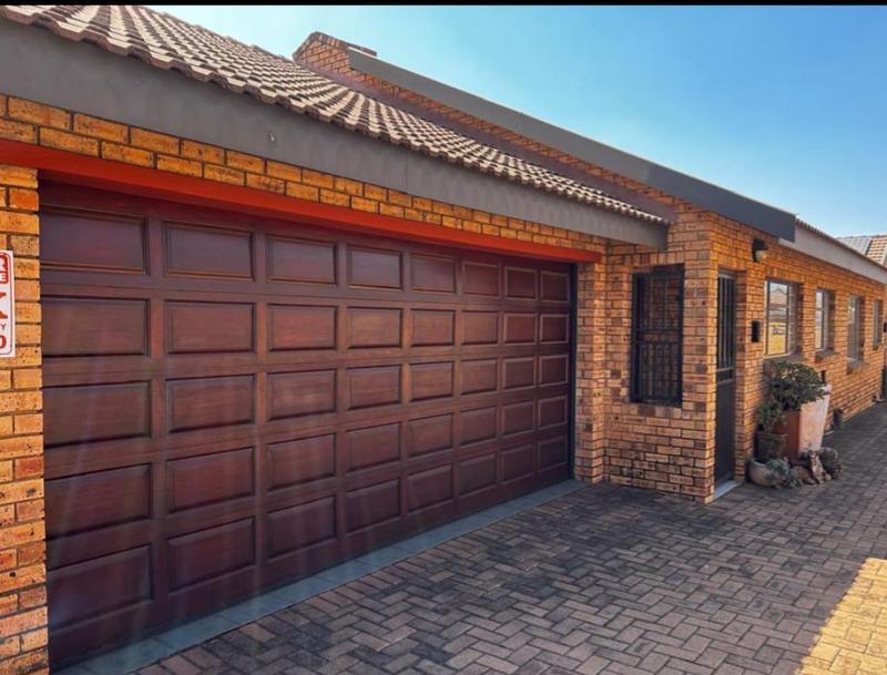 3 Bedroom Property for Sale in New Redruth Gauteng