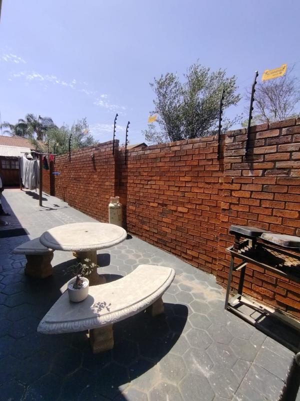 3 Bedroom Property for Sale in Garsfontein Gauteng