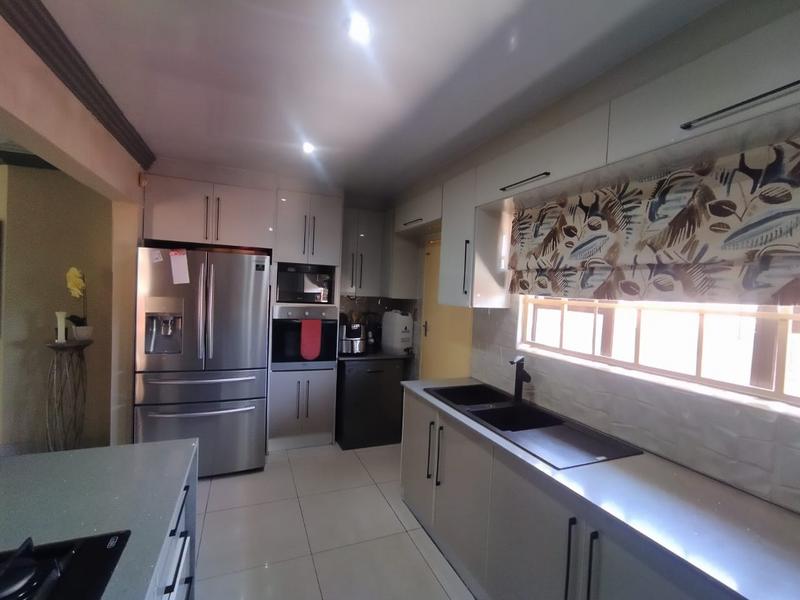 3 Bedroom Property for Sale in Garsfontein Gauteng