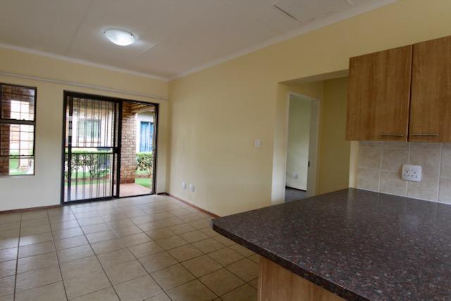 To Let 2 Bedroom Property for Rent in Florida Glen Gauteng