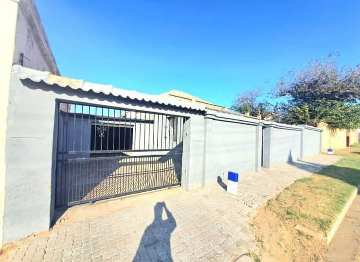 To Let 3 Bedroom Property for Rent in Regents Park Gauteng