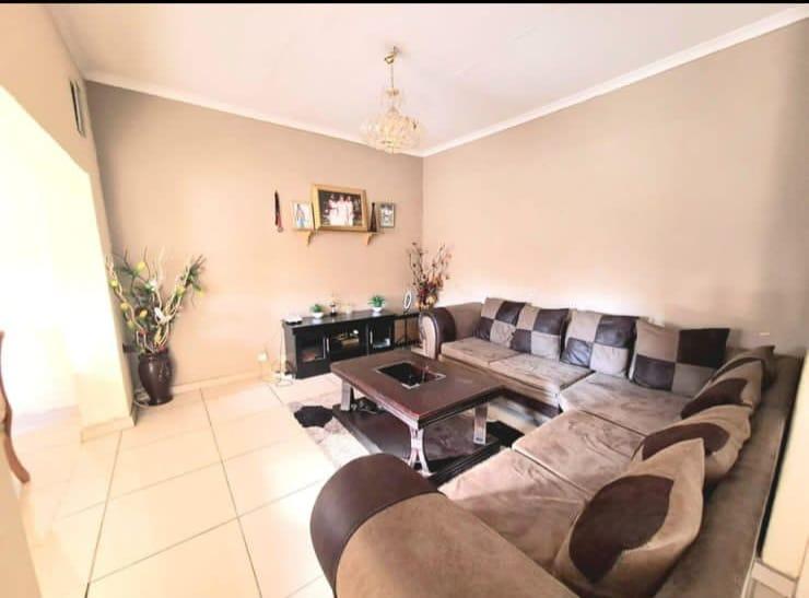 To Let 3 Bedroom Property for Rent in Regents Park Gauteng