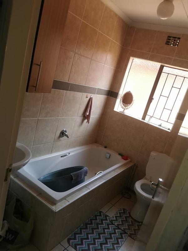 To Let 3 Bedroom Property for Rent in Protea Glen Gauteng