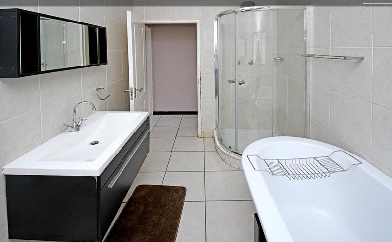 2 Bedroom Property for Sale in Greenstone Hill Gauteng