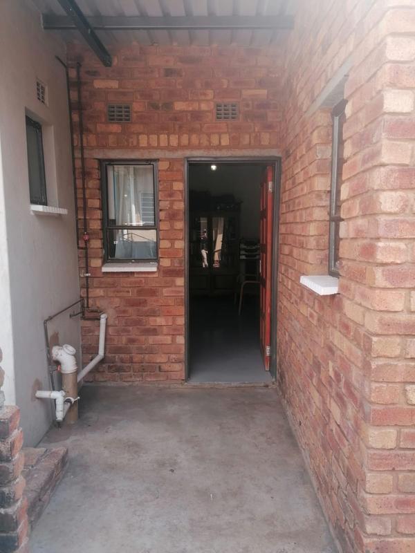 7 Bedroom Property for Sale in Delville Gauteng