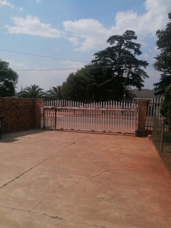 7 Bedroom Property for Sale in Delville Gauteng