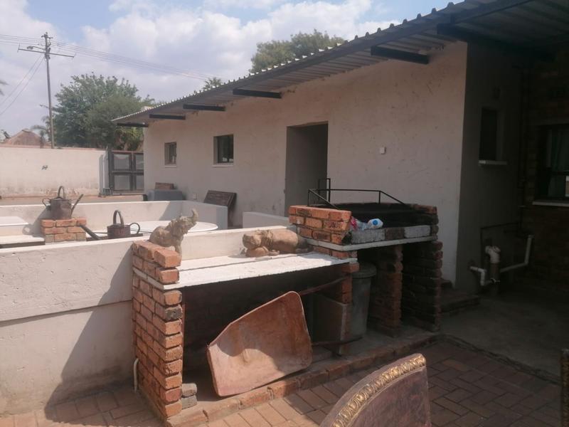 7 Bedroom Property for Sale in Delville Gauteng