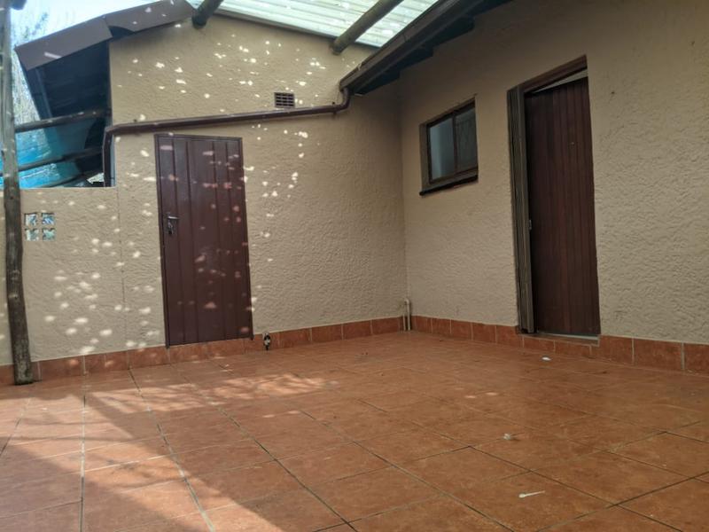 To Let 5 Bedroom Property for Rent in Birchleigh Gauteng