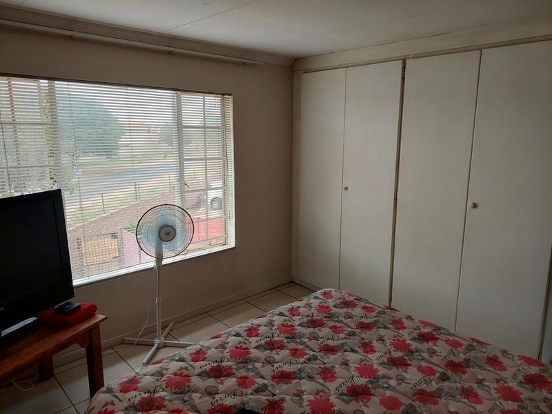 To Let 2 Bedroom Property for Rent in Sinoville Gauteng