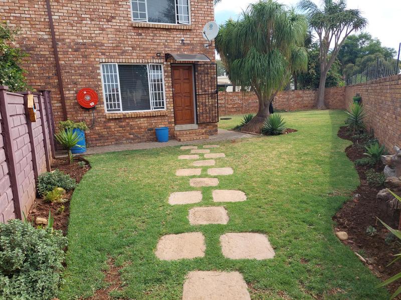 To Let 2 Bedroom Property for Rent in Sinoville Gauteng