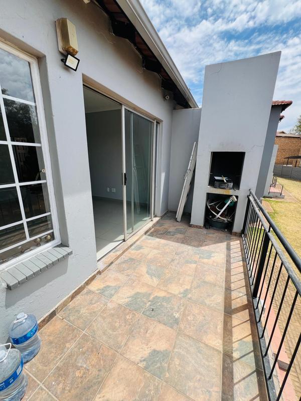 To Let 3 Bedroom Property for Rent in Groblerpark Gauteng