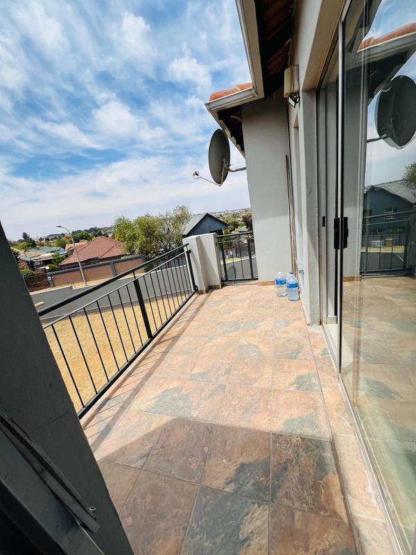 To Let 3 Bedroom Property for Rent in Groblerpark Gauteng