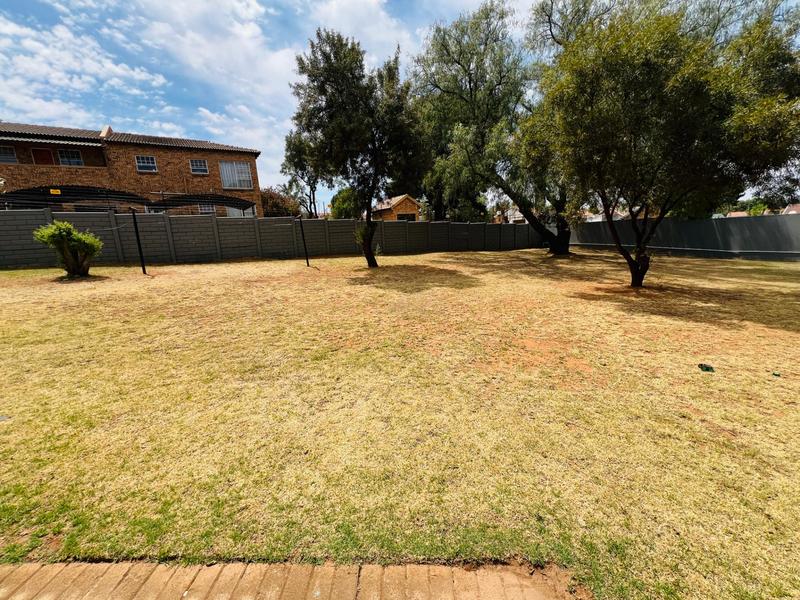 To Let 3 Bedroom Property for Rent in Groblerpark Gauteng