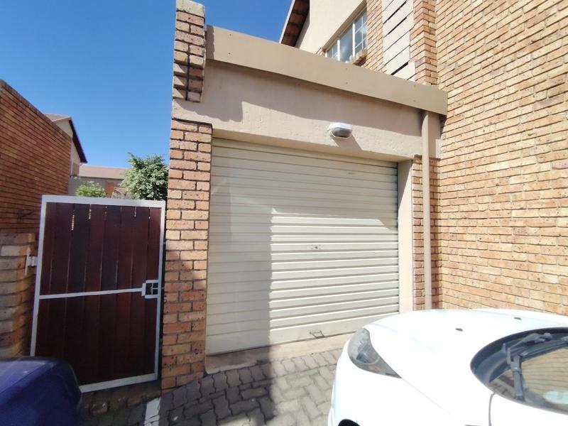 To Let 2 Bedroom Property for Rent in Amberfield Ridge Gauteng